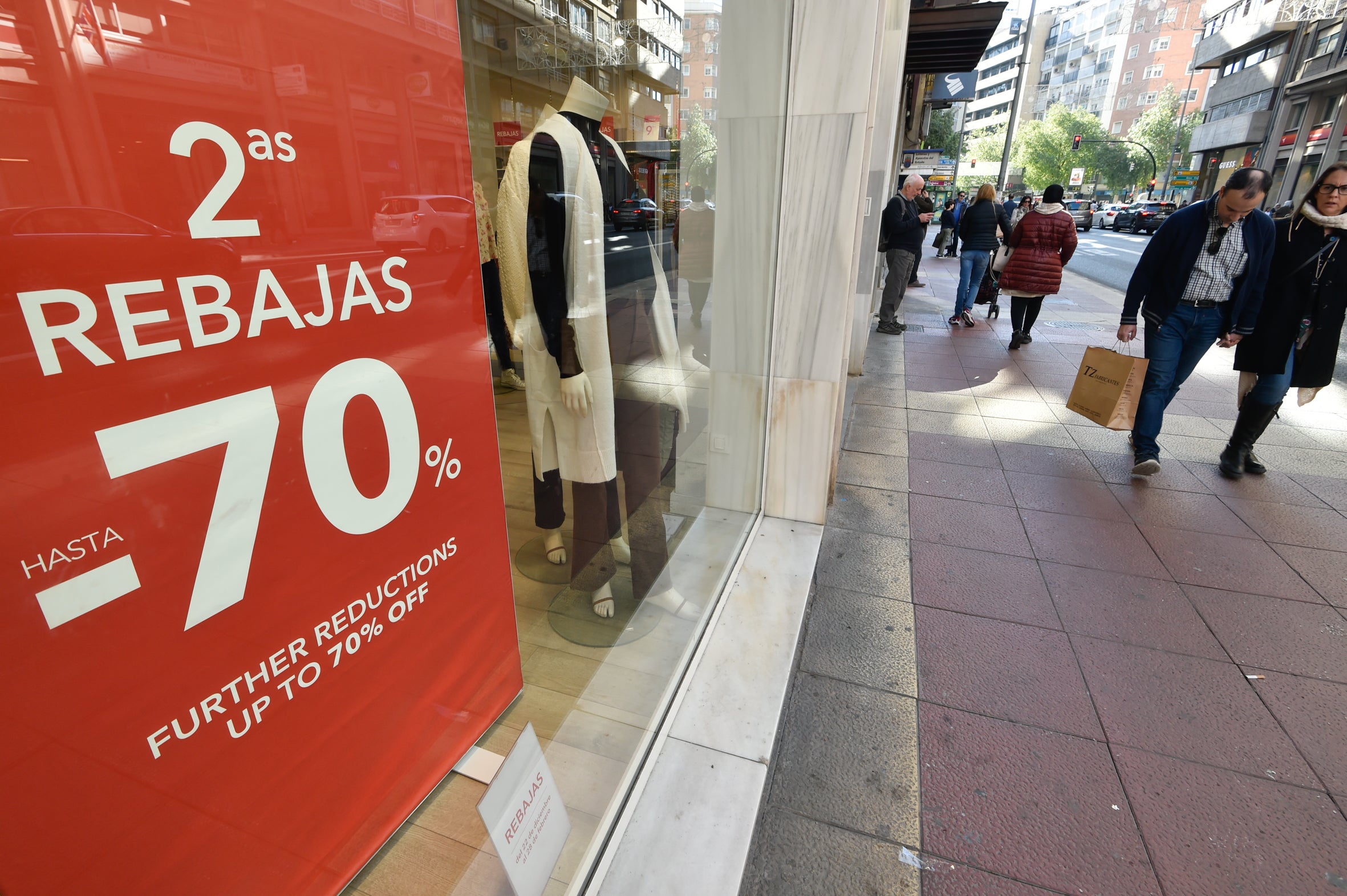 Fotos: Las rebajas «diluidas» por los descuentos llenan tiendas y centros comerciales de Murcia