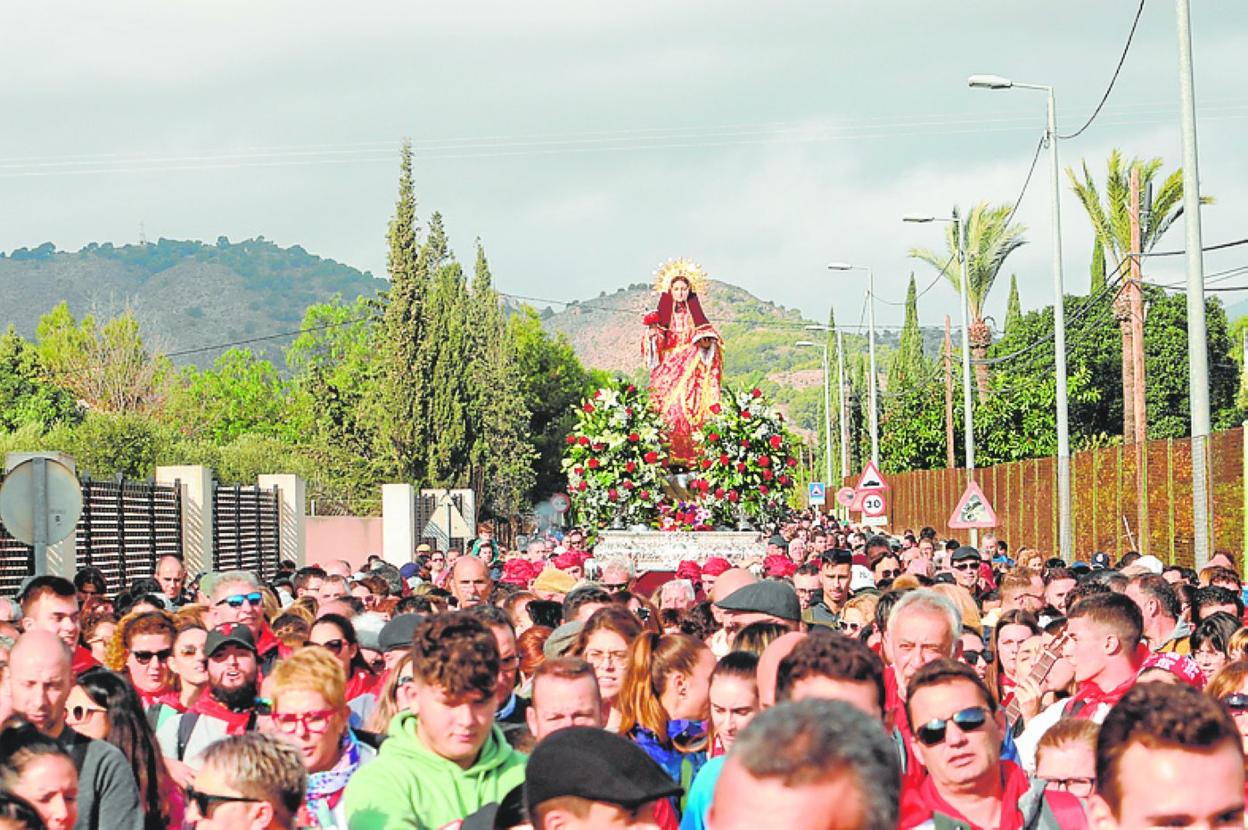 La bajada, el pasado 8 de diciembre, congregó a miles de romeros. 