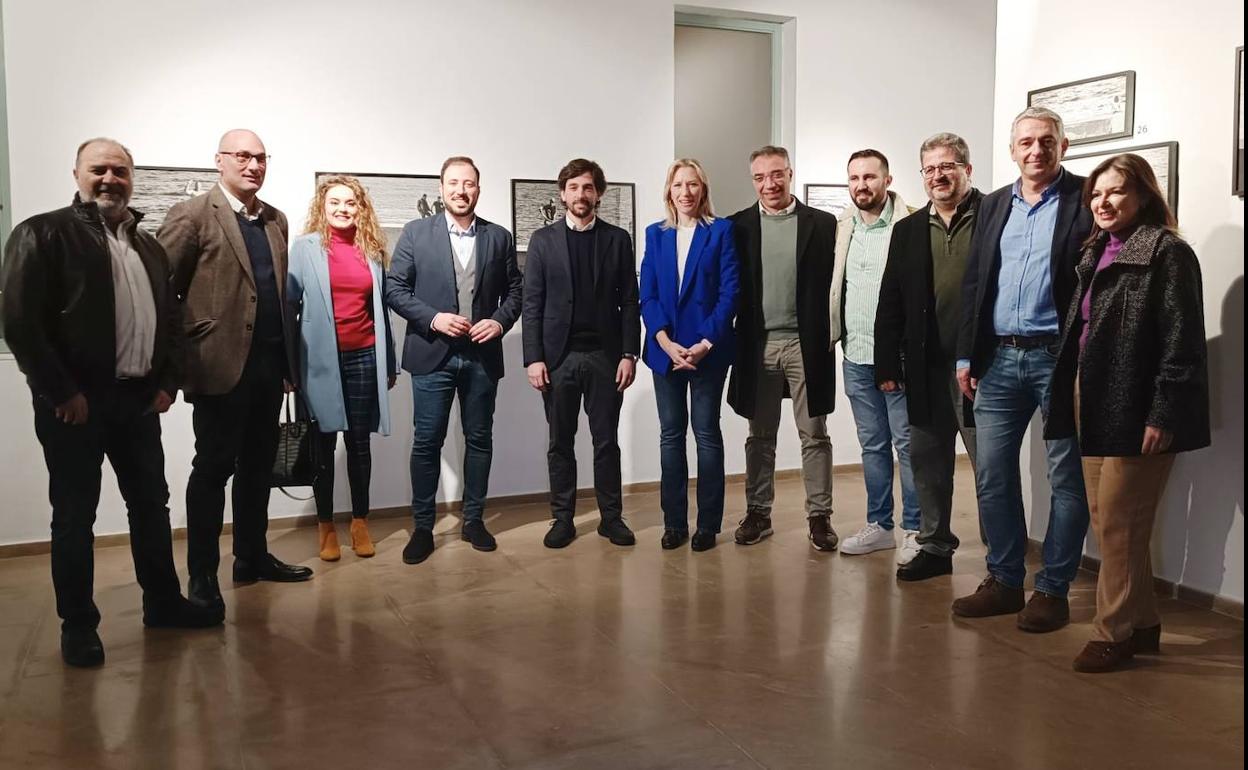 Adrián Vázquez (centro), este sábado en Murcia, junto a afiliados y cargos de Ciudadanos.