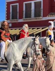 Imagen secundaria 2 - El Auto de Reyes de Aledo regresa tras la pandemia con &#039;bombas&#039; para Putin