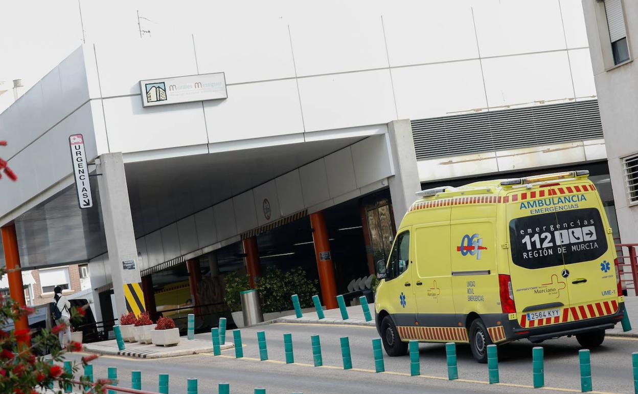 Puerta de Urgencias del hospital Morales Meseguer, en Murcia.
