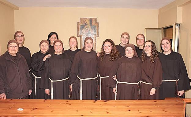 Lidia Cortés junto a sus compañeras.