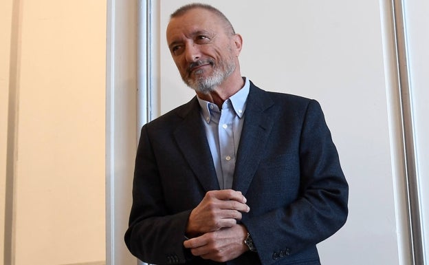 Arturo Pérez-Reverte. 