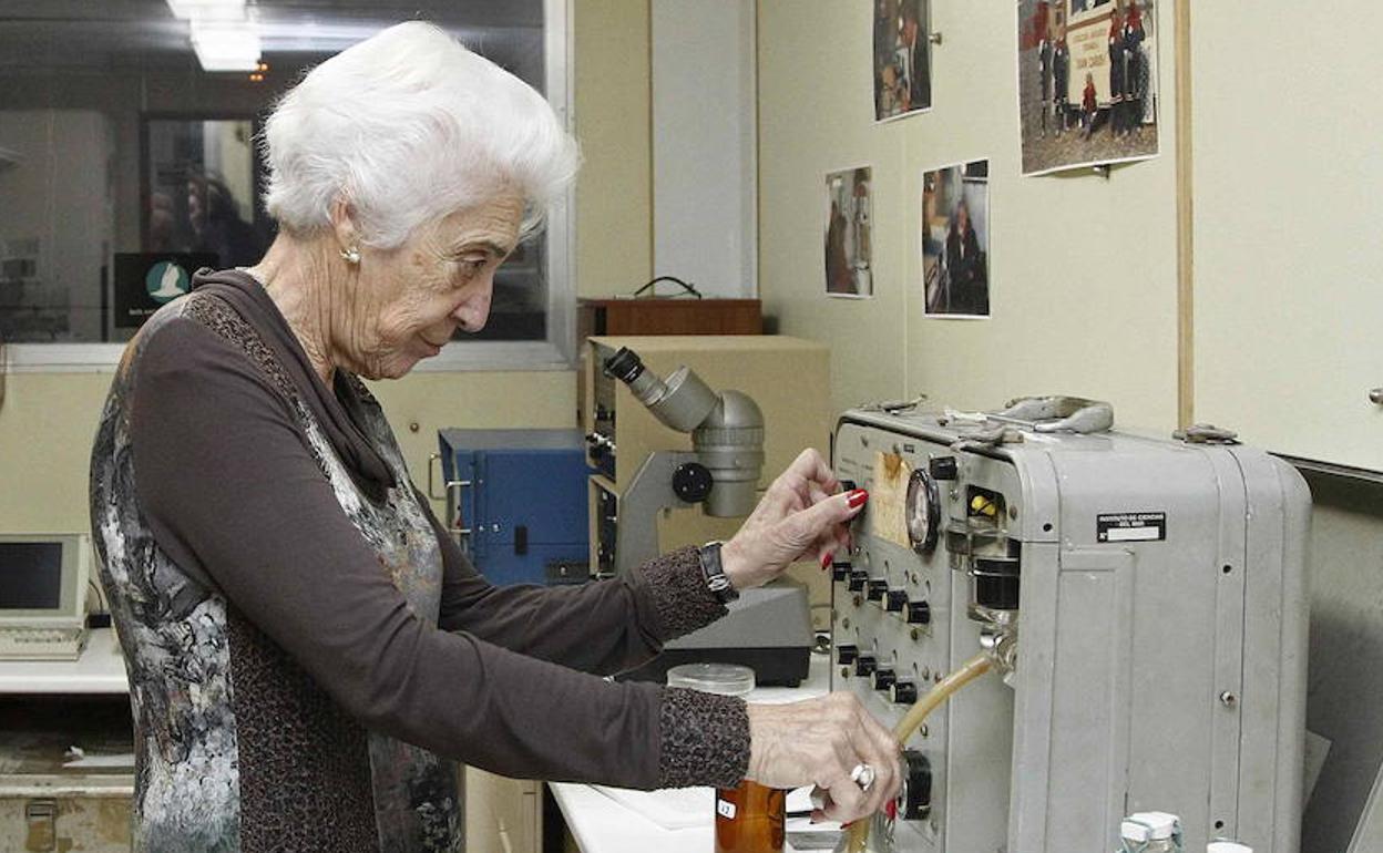 Castellvi, en el laboratorio.