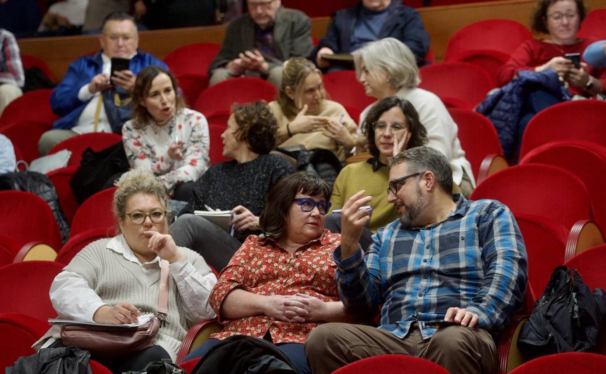 Técnicos municipales y representantes de las entidades vecinales y ciudadanas.