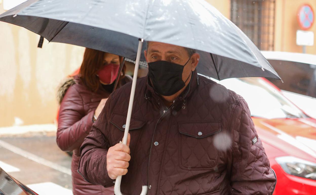 El presidente de Adespolorca, a la salida del juzgado, el mes de abril del año pasado.