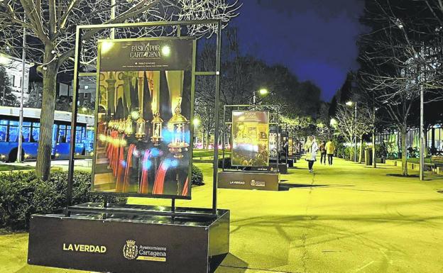 La muestra de la Semana Santa de Cartagena, ya instalada ayer en el paseo de Recoletos de Madrid.