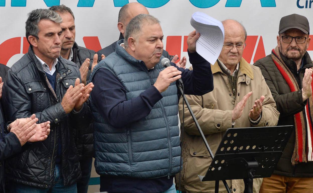 Lucas Jiménez, presidente del Scrats, en la protesta a favor del Trasvase Tajo-Segura en Madrid.