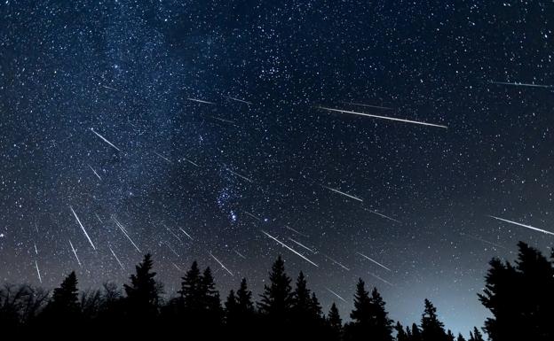 Imagen de archivo de una lluvia de estrellas.