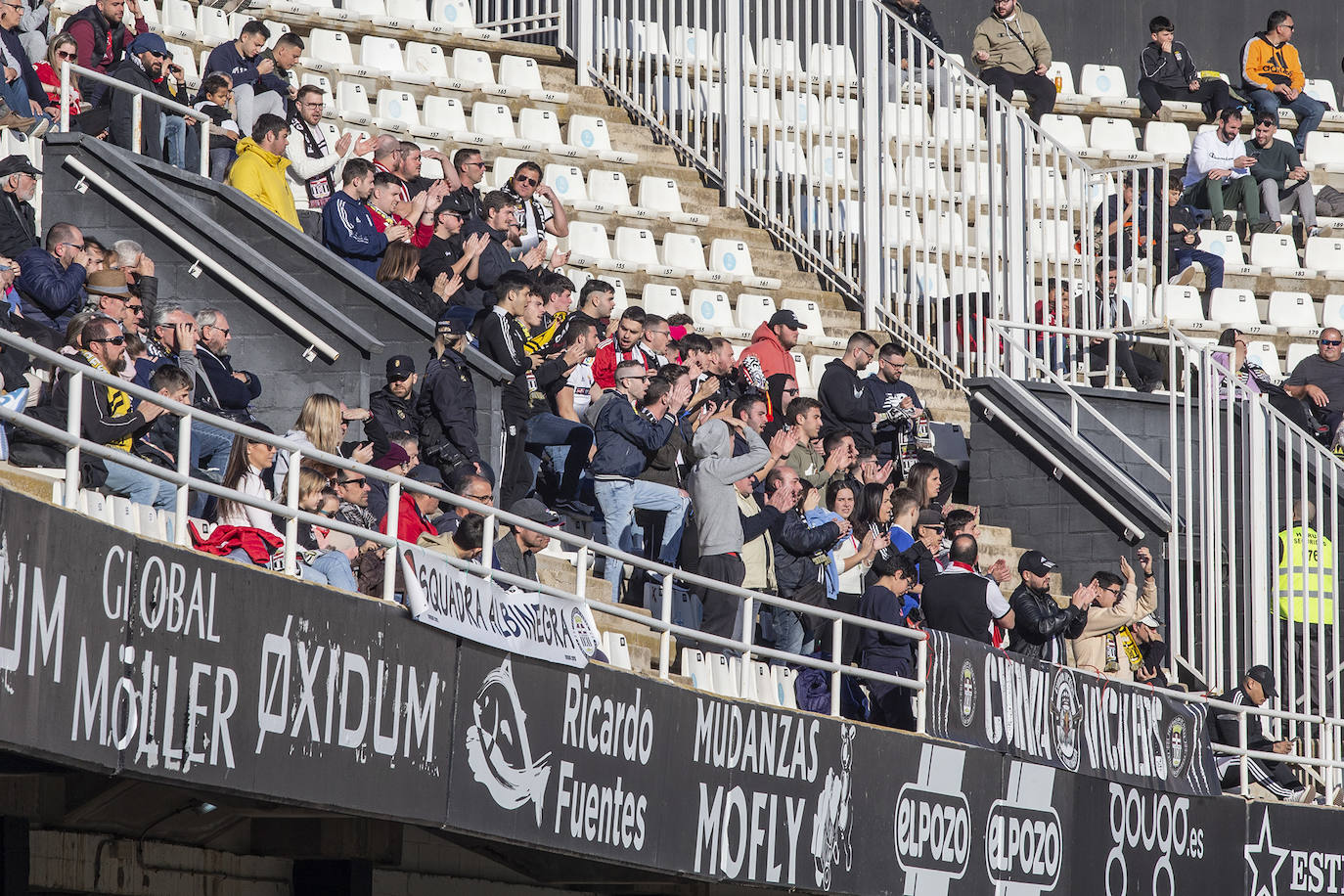 Fotos: Búscate en las gradas del Cartagonova en el partido ante el Tenerife