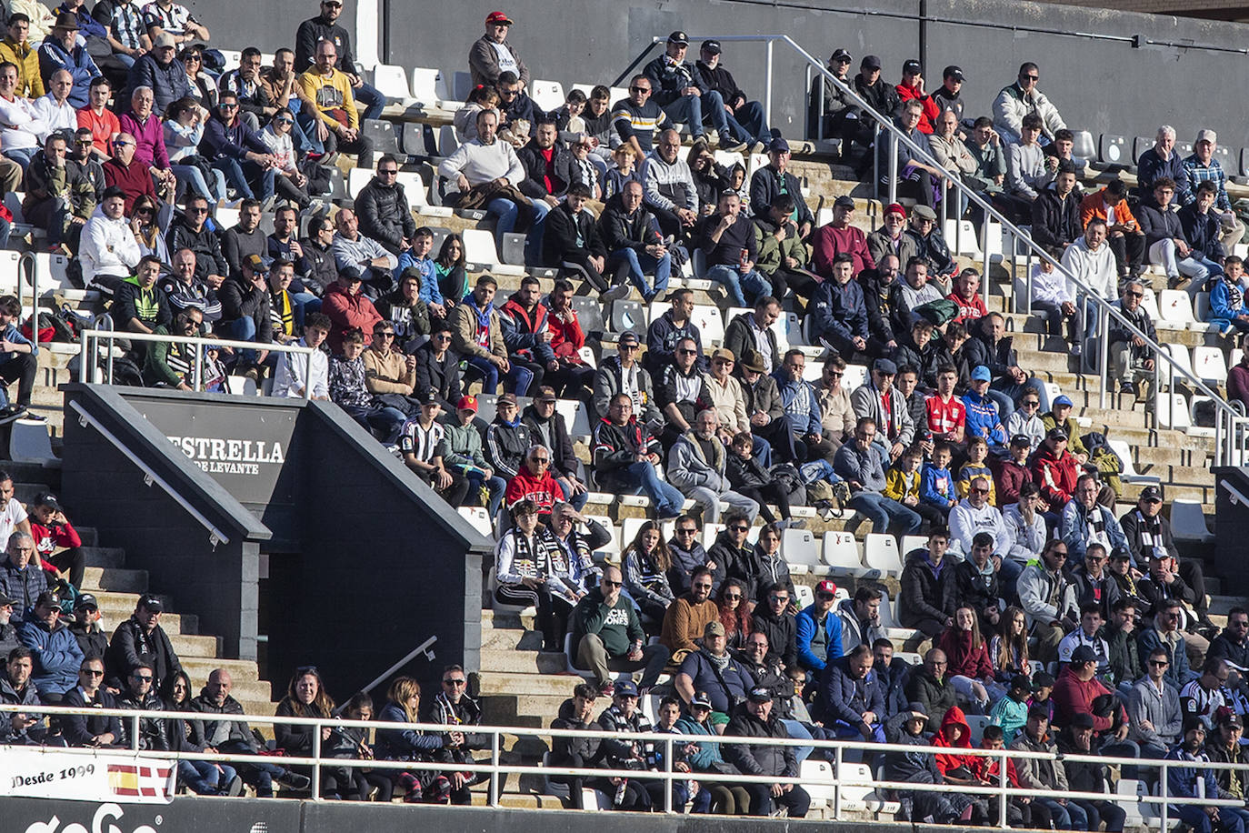 Fotos: Búscate en las gradas del Cartagonova en el partido ante el Tenerife