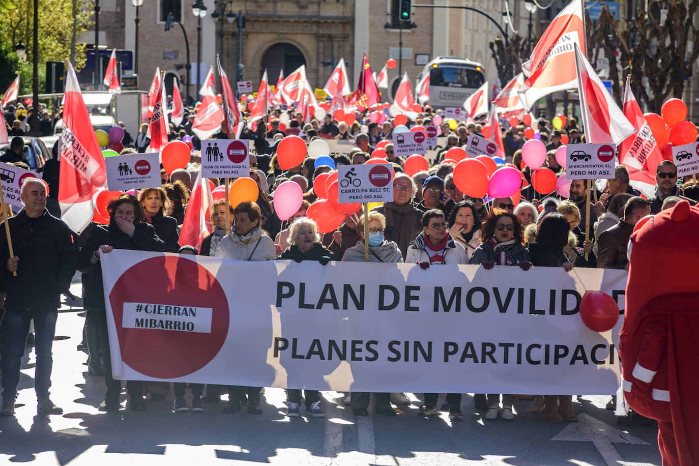 Fotos: La protesta de los vecinos contra el Plan de Movilidad en el centro de Murcia, en imágenes