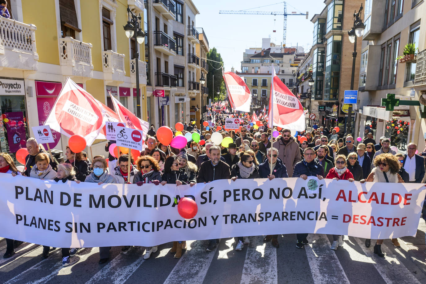 Fotos: La protesta de los vecinos contra el Plan de Movilidad en el centro de Murcia, en imágenes