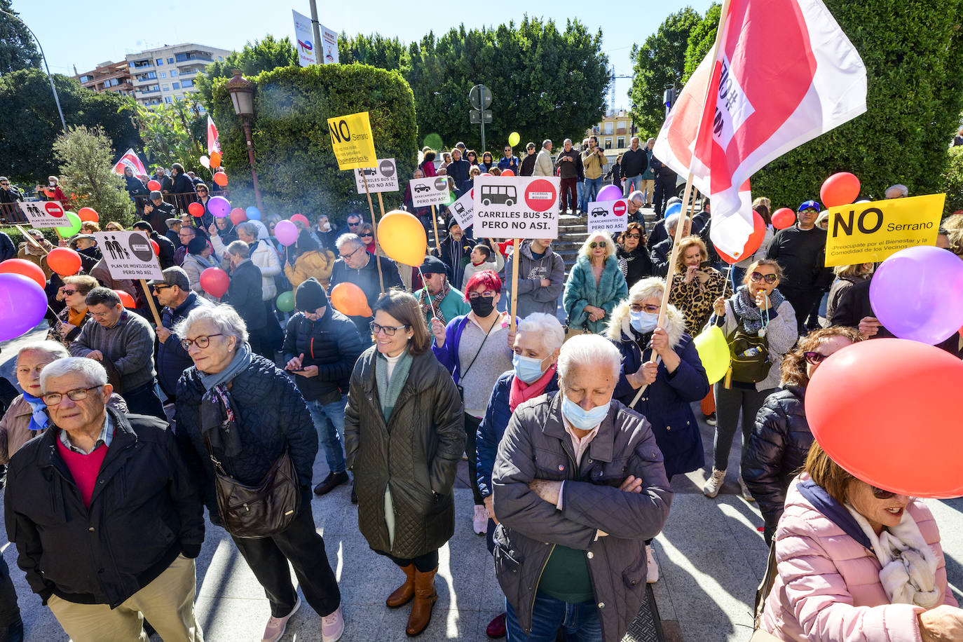 Fotos: La protesta de los vecinos contra el Plan de Movilidad en el centro de Murcia, en imágenes