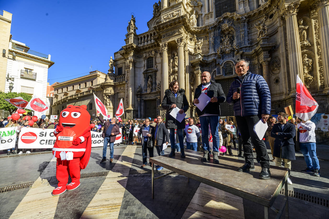 Fotos: La protesta de los vecinos contra el Plan de Movilidad en el centro de Murcia, en imágenes