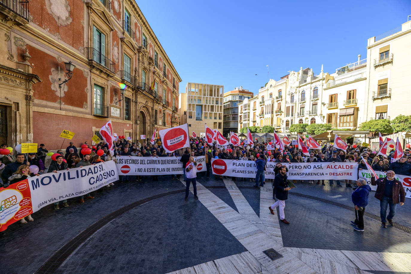 Fotos: La protesta de los vecinos contra el Plan de Movilidad en el centro de Murcia, en imágenes