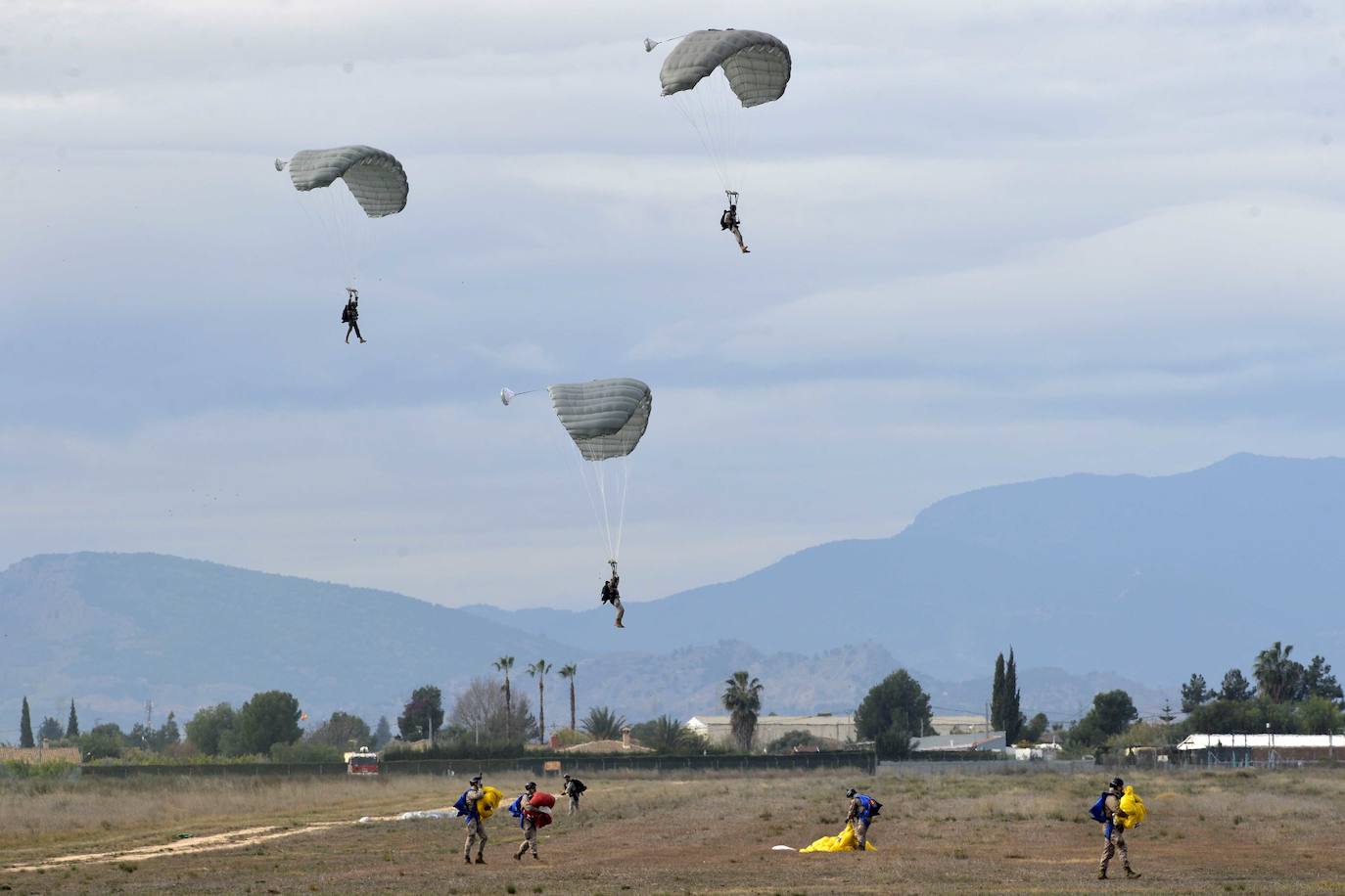 Fotos: 75º aniversario de la Escuela Militar de Paracaidismo Méndez Parada, en imágenes