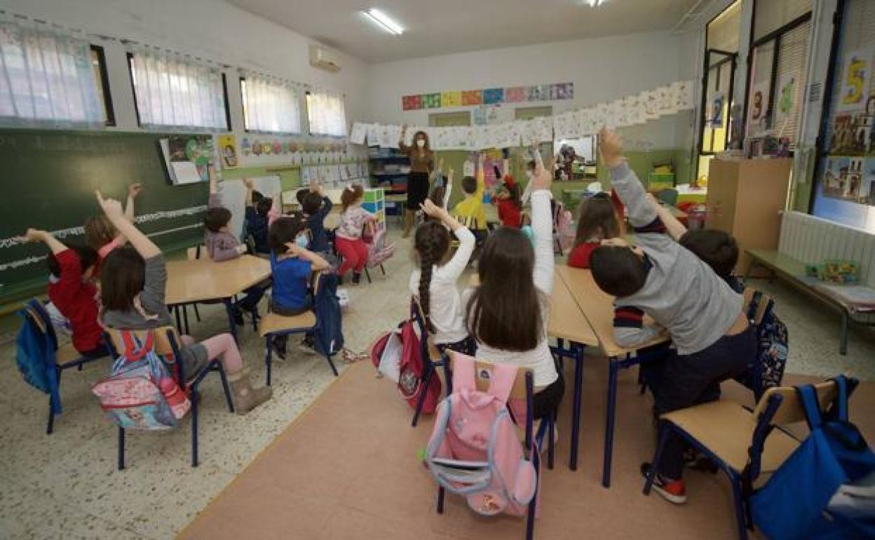Alumnos dando clase, en una imagen de archivo. 