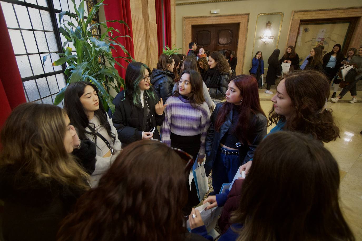 Fotos: Los &#039;erasmus&#039; visitan el Consistorio, en imágenes