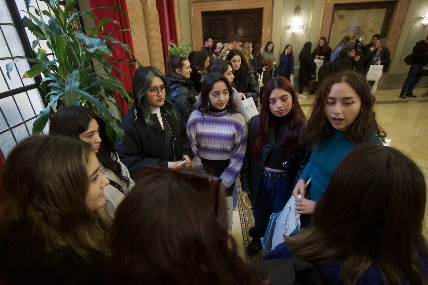 Fotos: Los &#039;erasmus&#039; visitan el Consistorio, en imágenes