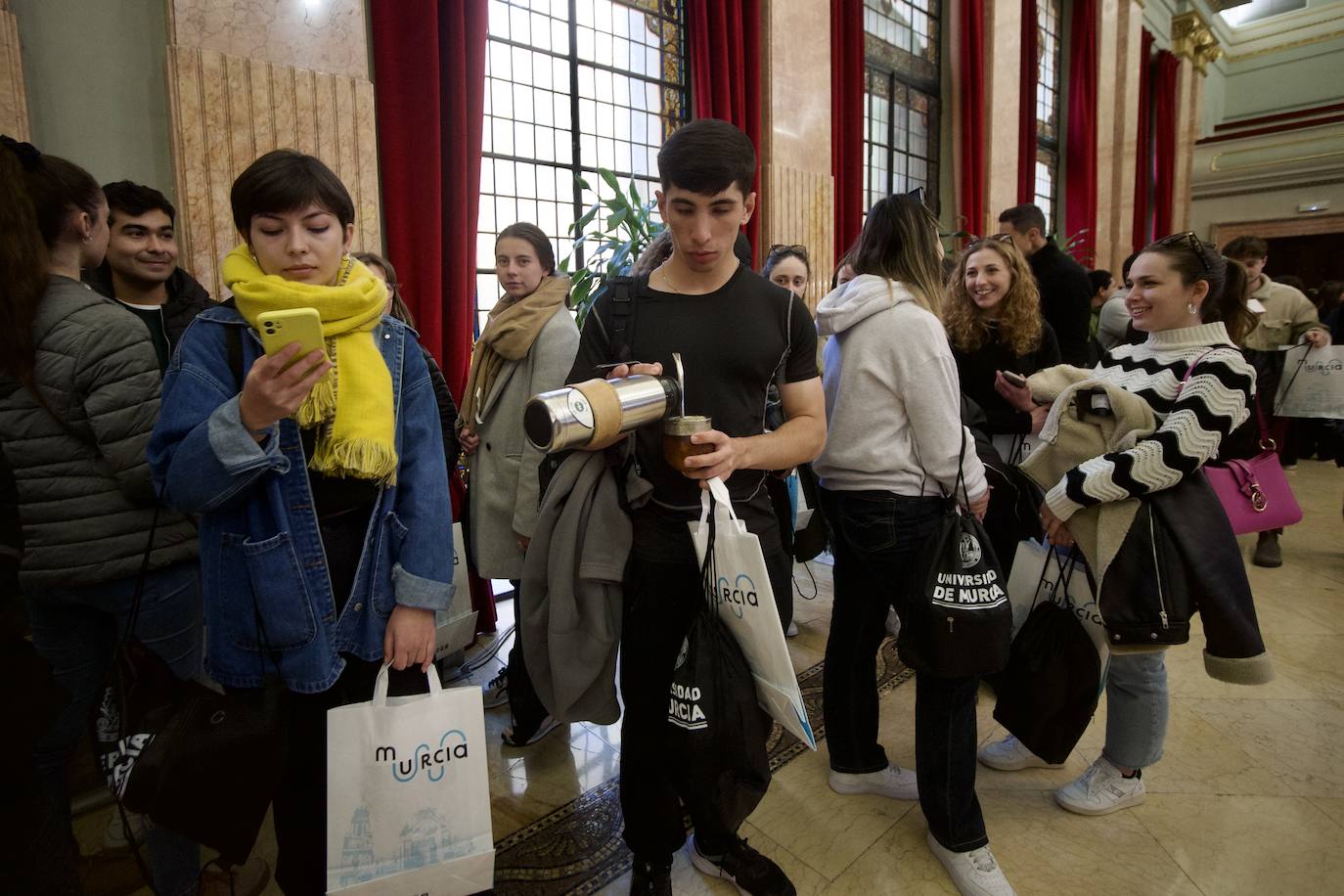 Fotos: Los &#039;erasmus&#039; visitan el Consistorio, en imágenes