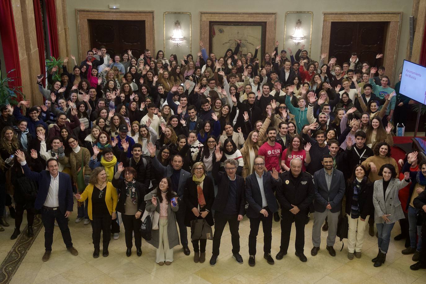 Fotos: Los &#039;erasmus&#039; visitan el Consistorio, en imágenes