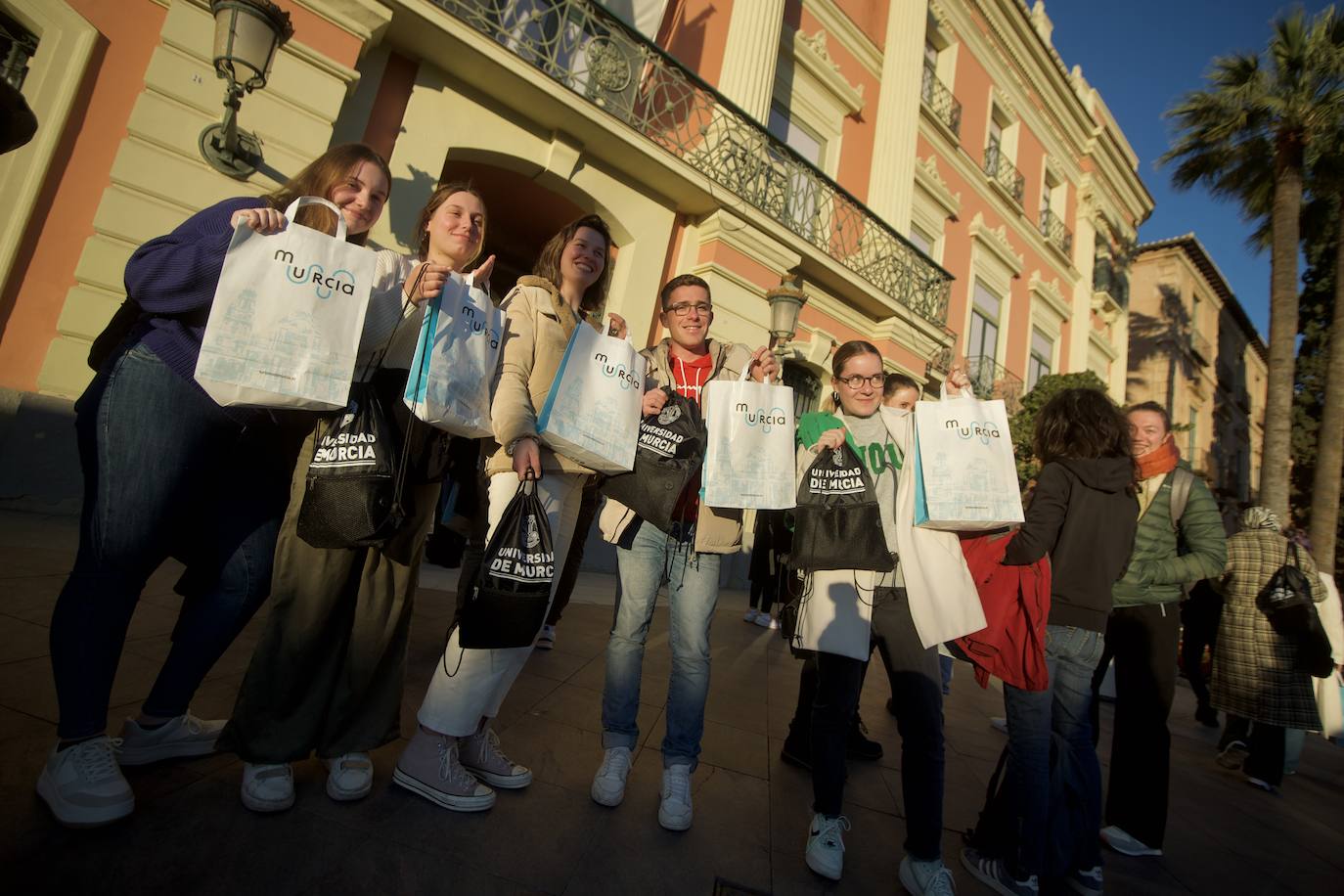 Fotos: Los &#039;erasmus&#039; visitan el Consistorio, en imágenes