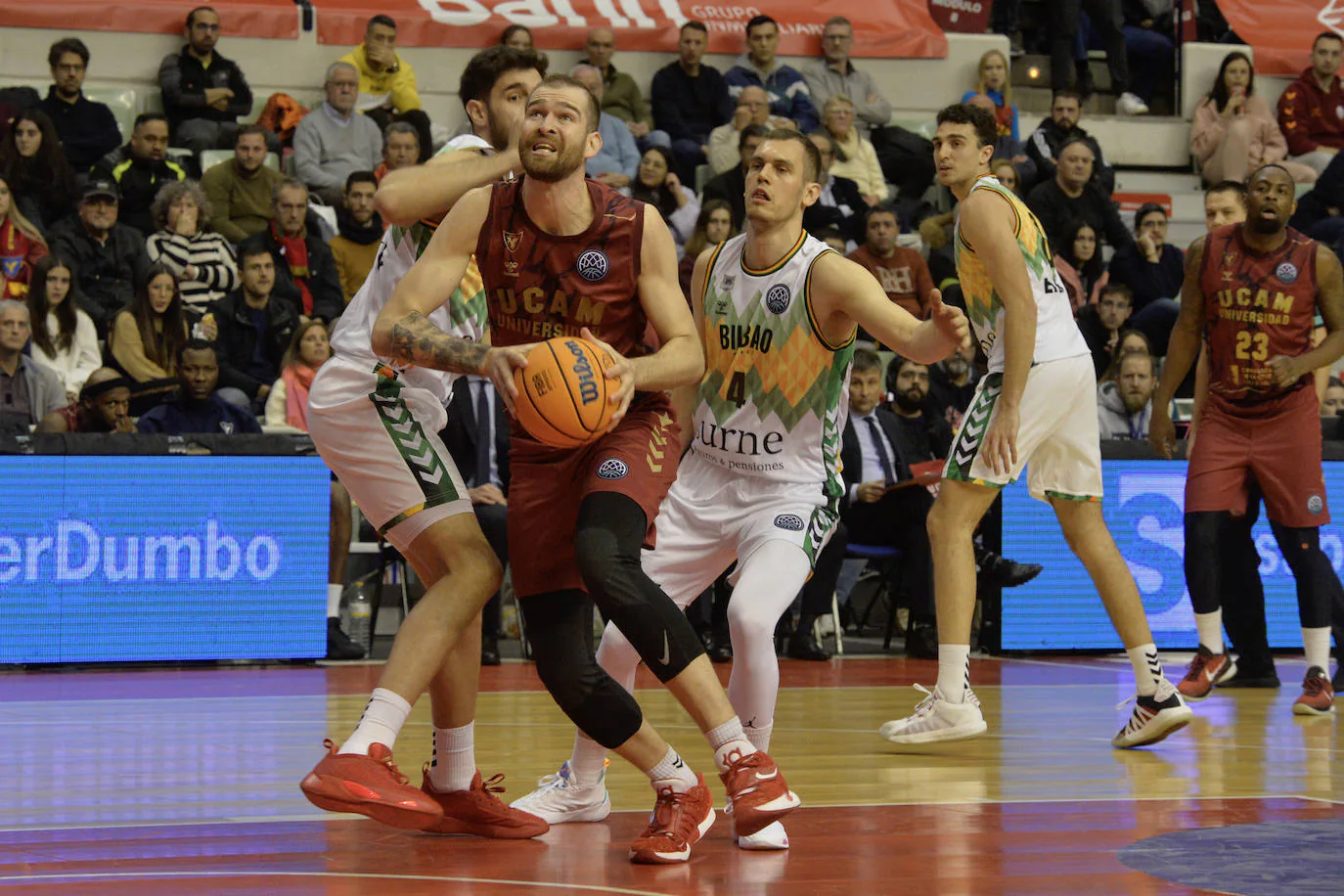 Fotos: Las imágenes del UCAM - Bilbao (90-72)