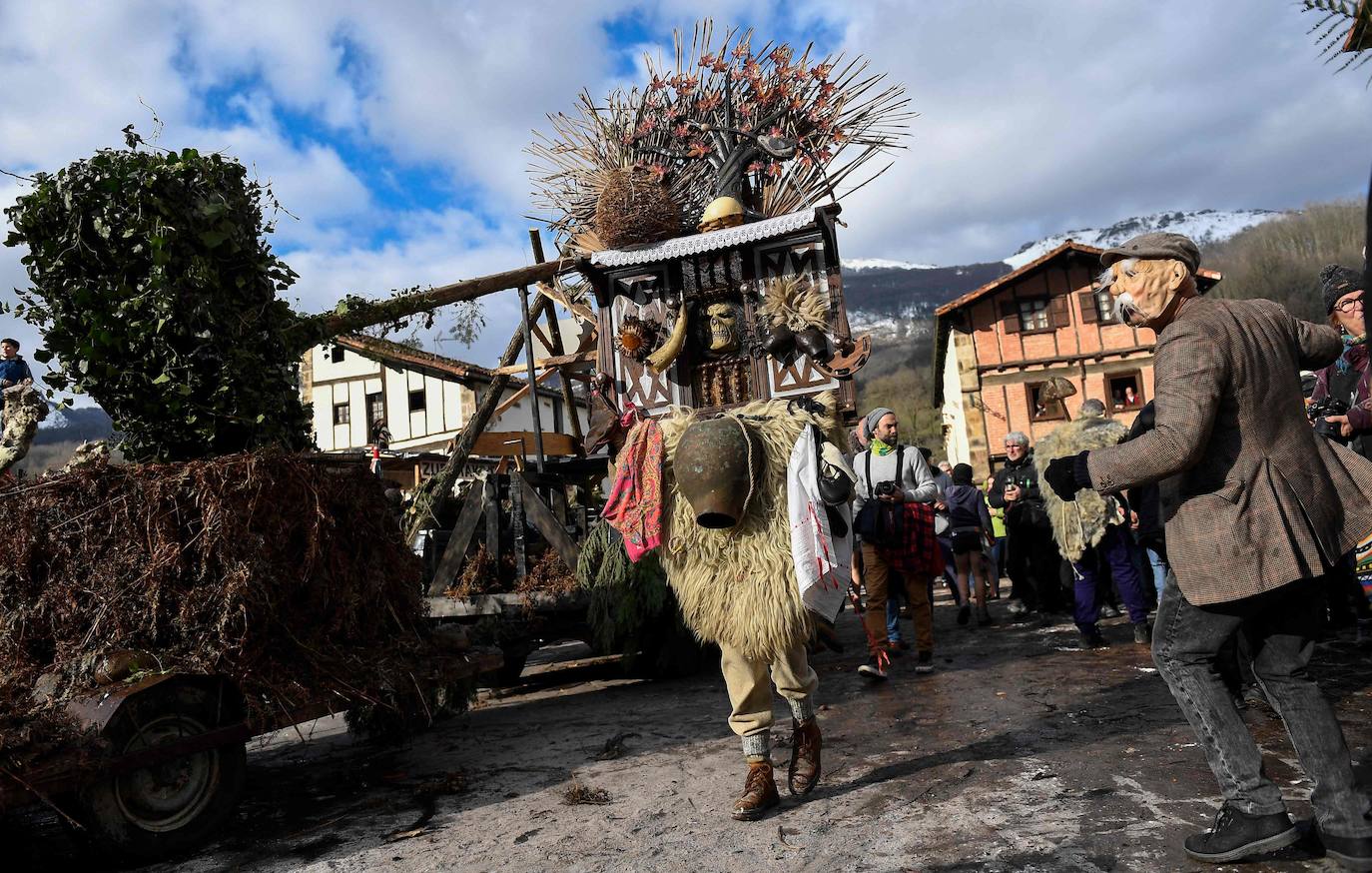 Fotos: Cencerros contra los malos espíritus