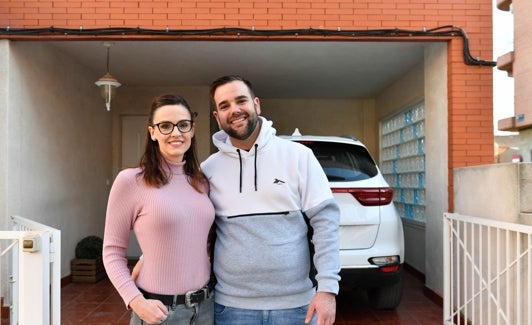 María Dolores Guerrero y Miguel Ángel Vilches, en su casa de Era Alta. 