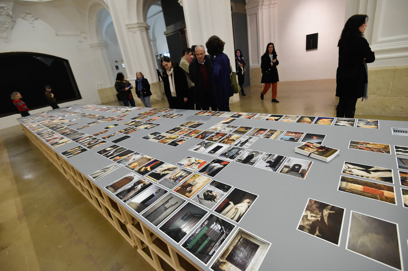 Fotos: La presentación de la primera exposición monográfica de Juan Uslé en la Región, en imágenes