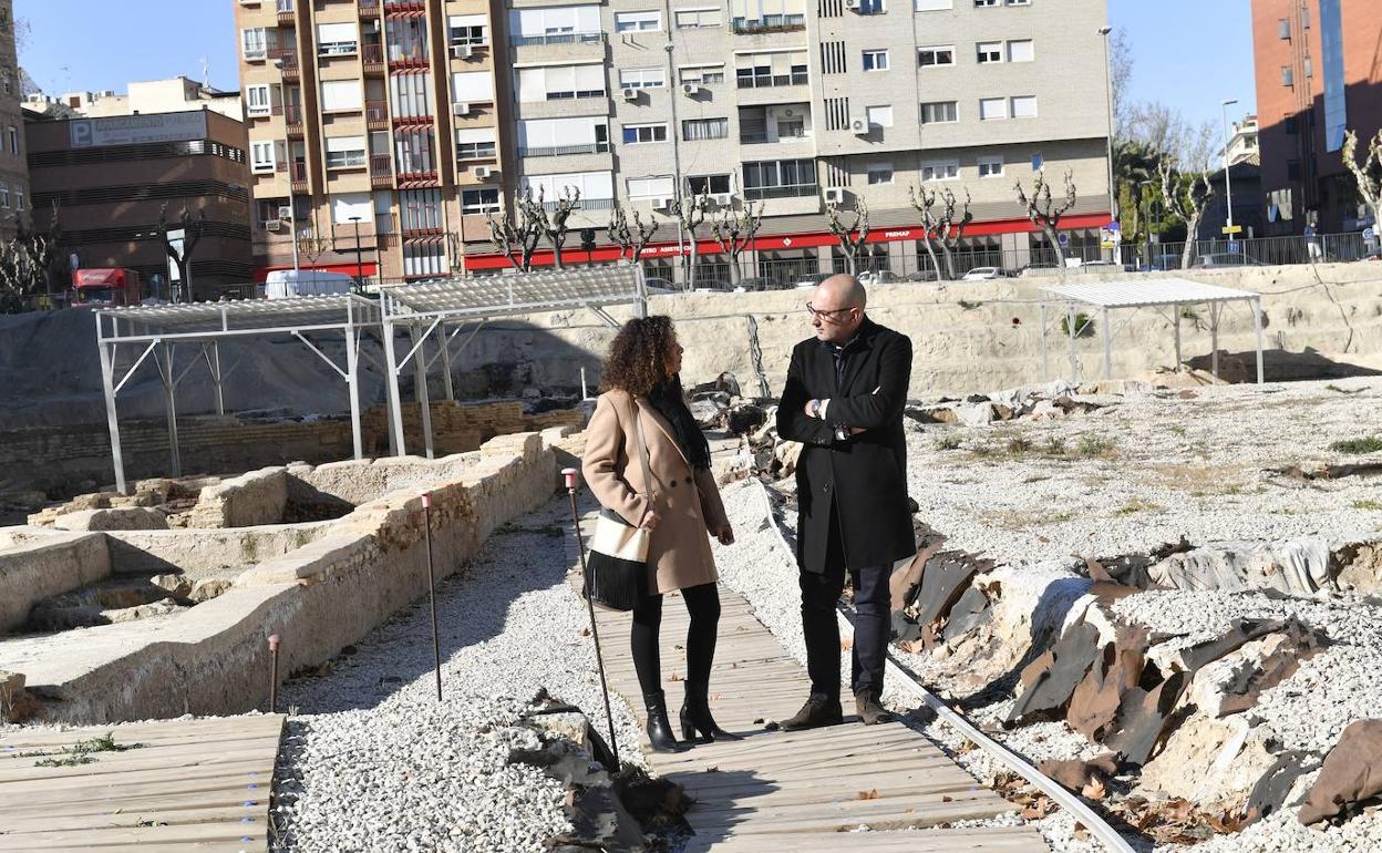El concejal Pedro Rex visita el yacimiento de San Esteban, uno de los puntos donde se llevará a cabo el proyecto de realidad virtual.