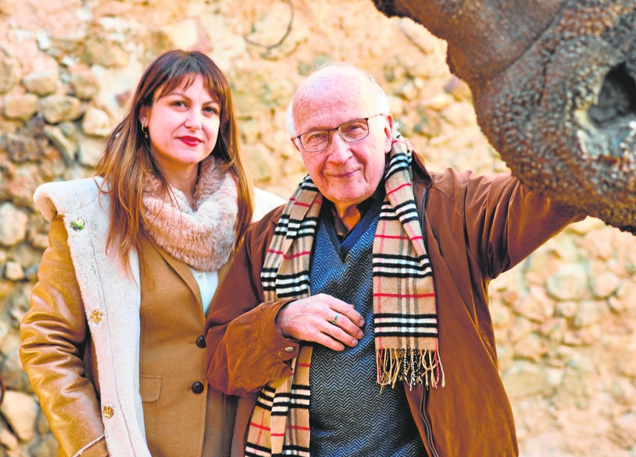 t El poeta y la traductora. Roald Hoffmann y la traductora, editora y también poeta Luisa Pastor en uno de sus encuentros.