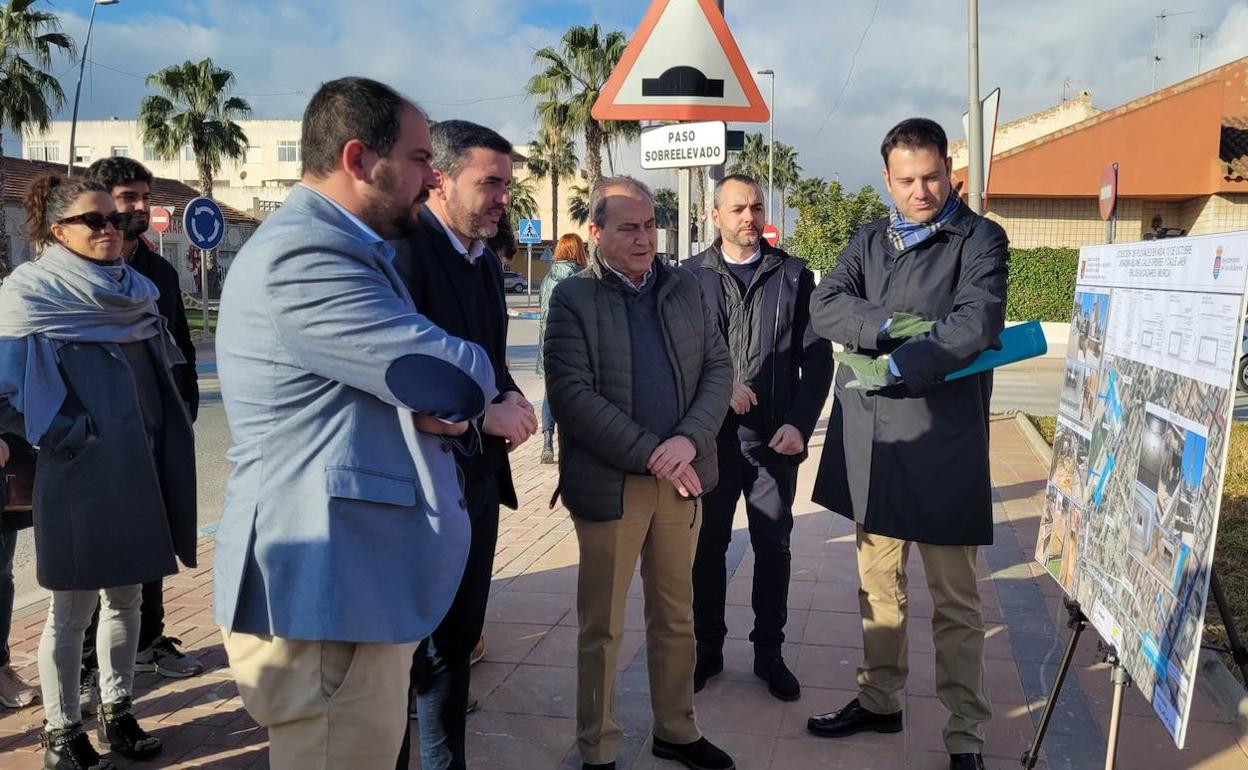 El alcalde Cervera y el consejero Luengo, durante la presentación del colector. 