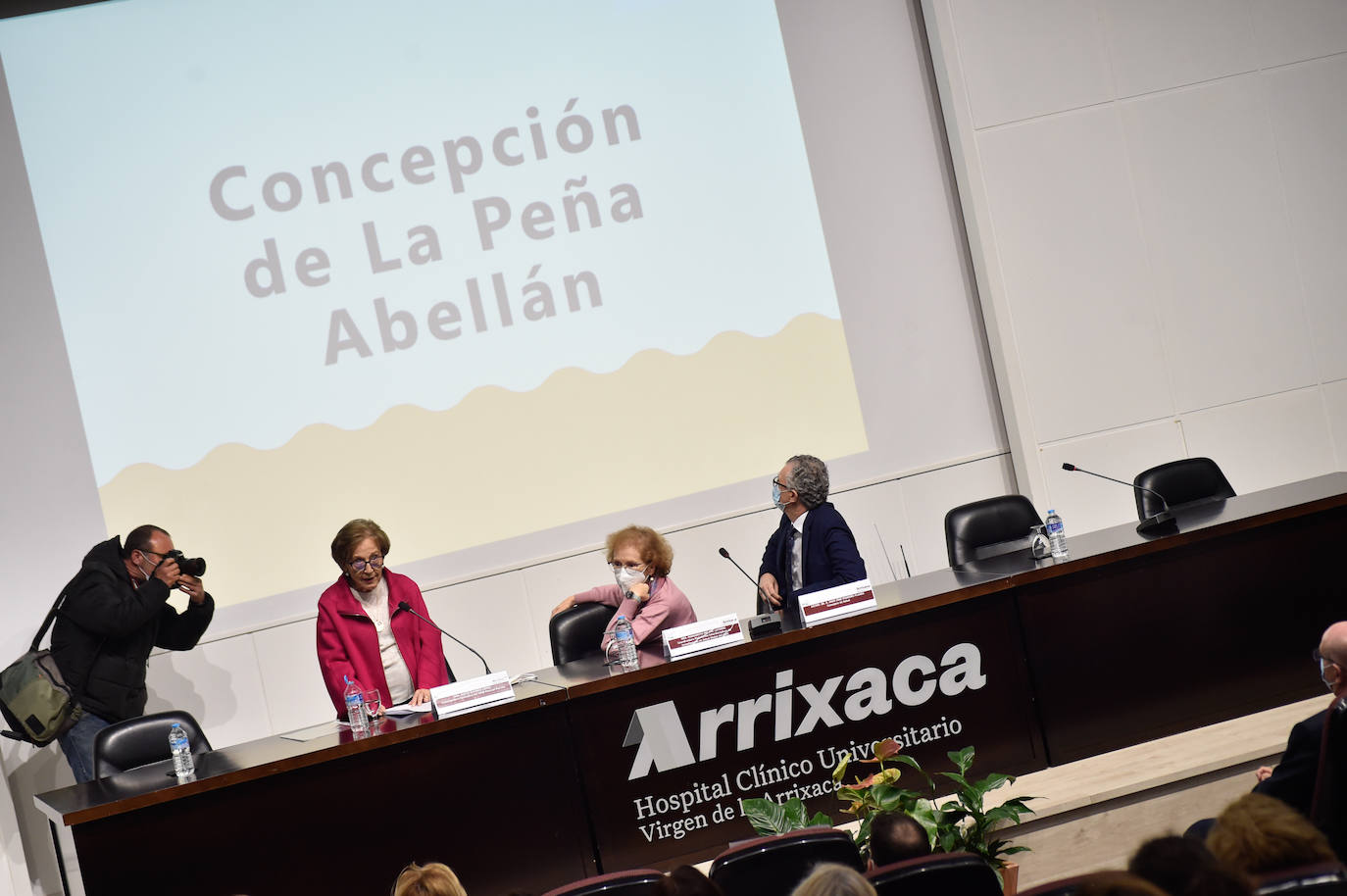 Fotos: Conferencia de Margarita del Val en La Arrixaca