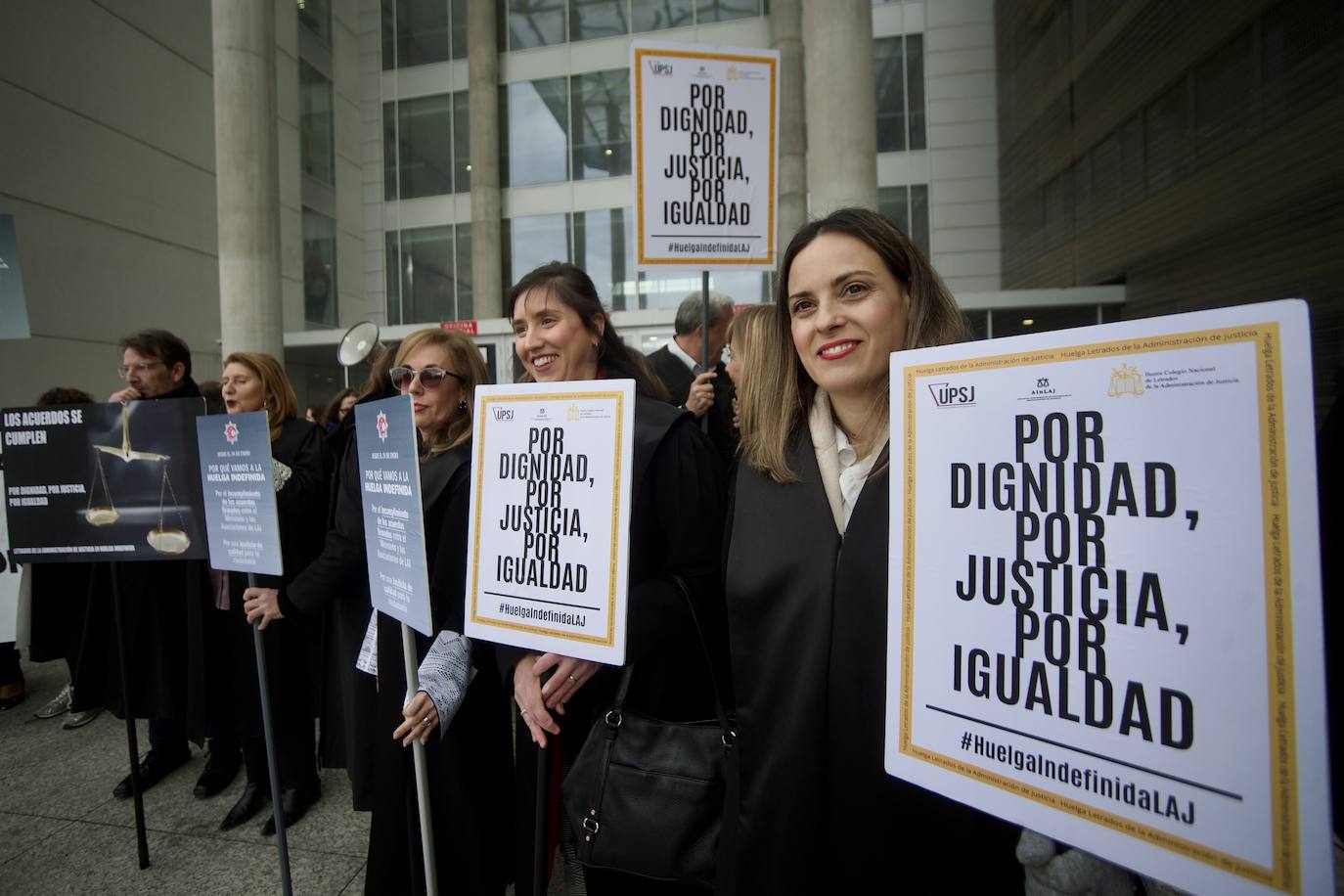 Fotos: La protesta de los letrados en la Ciudad de la Justicia de Mucia