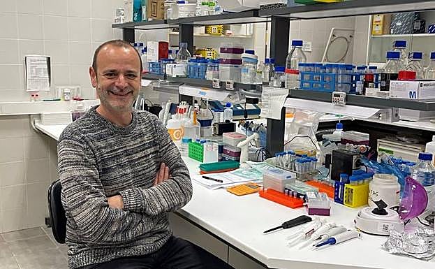 Jesús García Castillo, investigador del IMIB-Pascual Parrilla, galardonado con el premio 'Ilustre Colegio Oficial de Biólogos de la Región de Murcia'. 