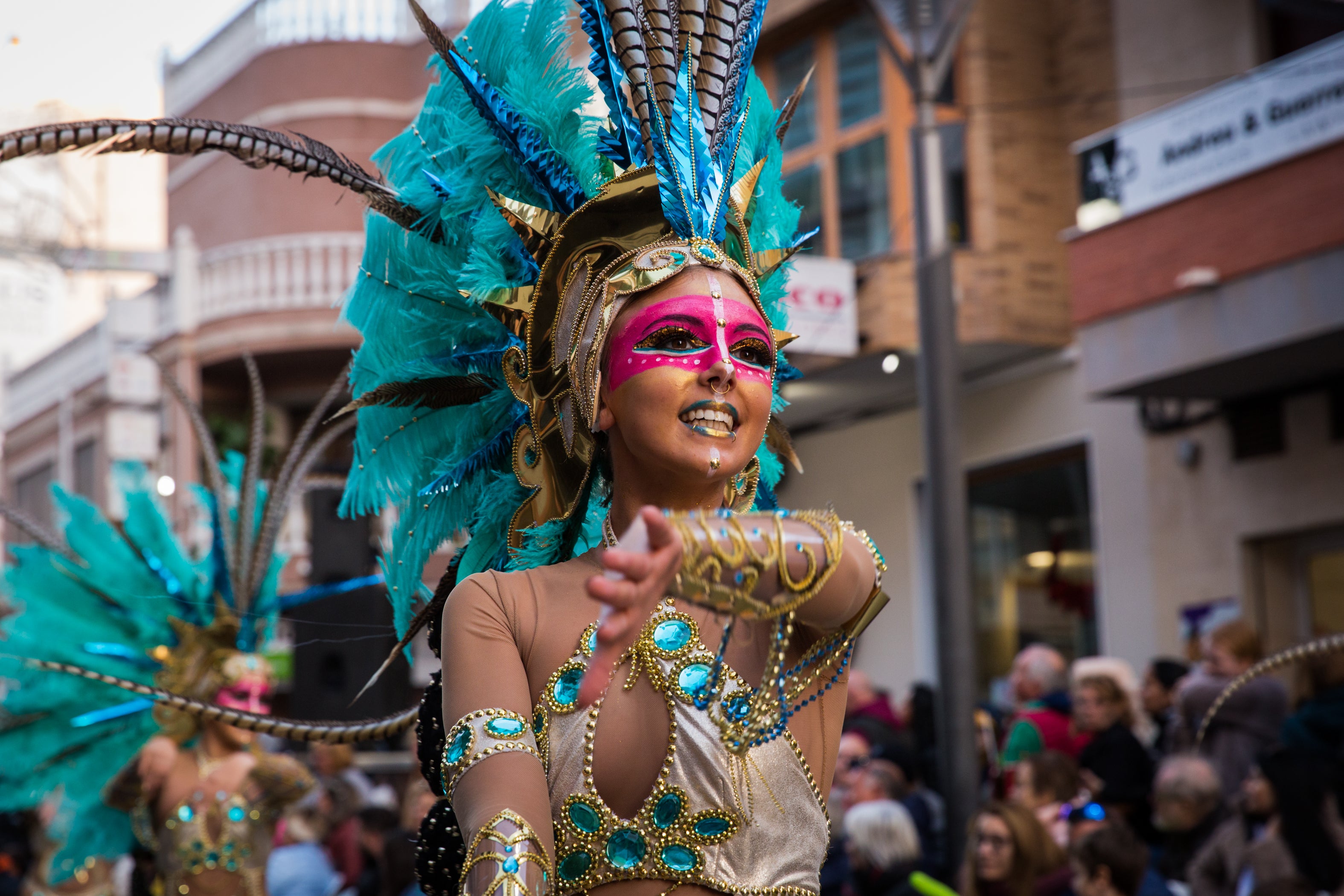Fotos: Brillante estallido de color y buen baile del carnaval de Torrevieja