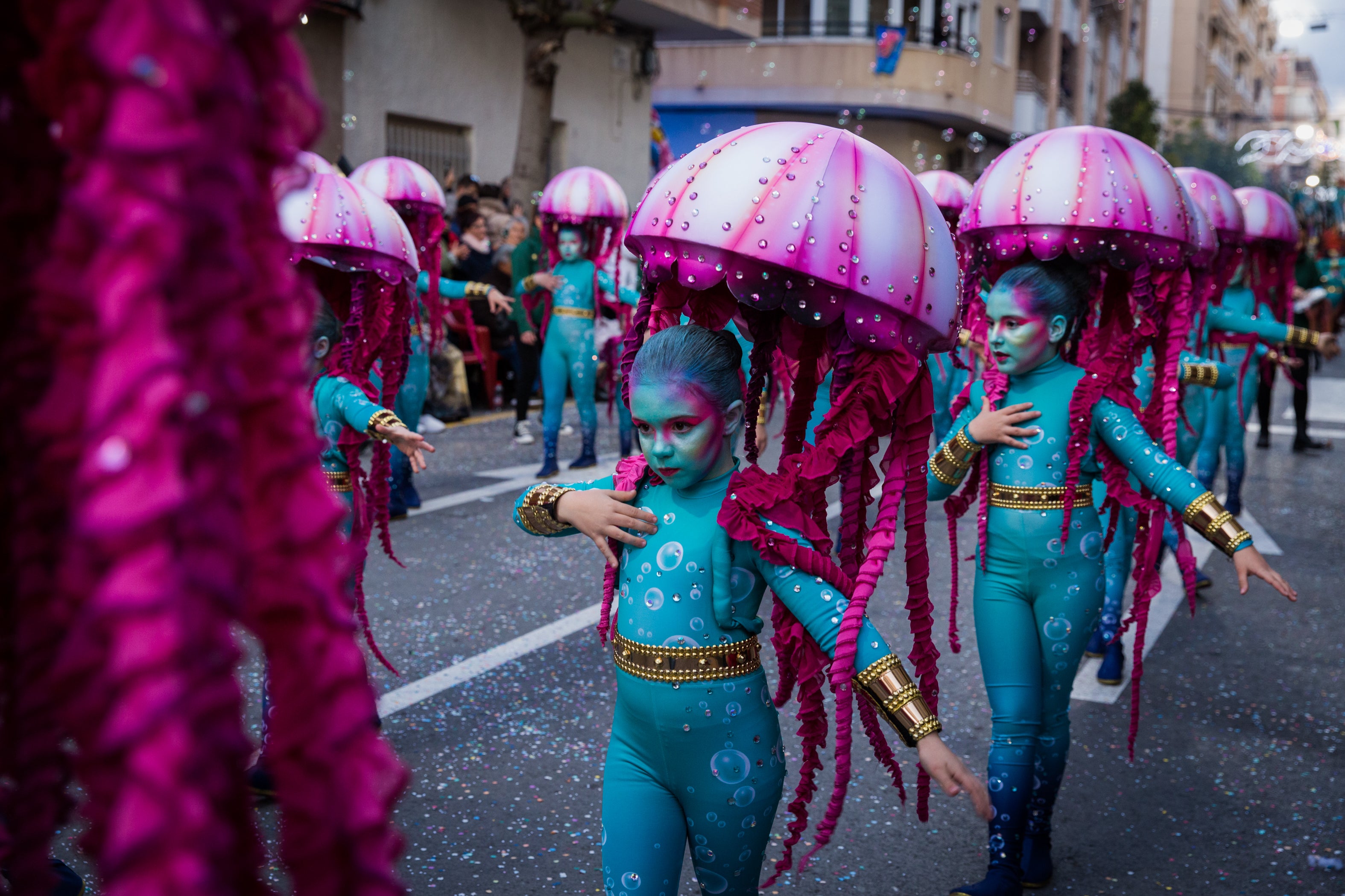 Fotos: Brillante estallido de color y buen baile del carnaval de Torrevieja