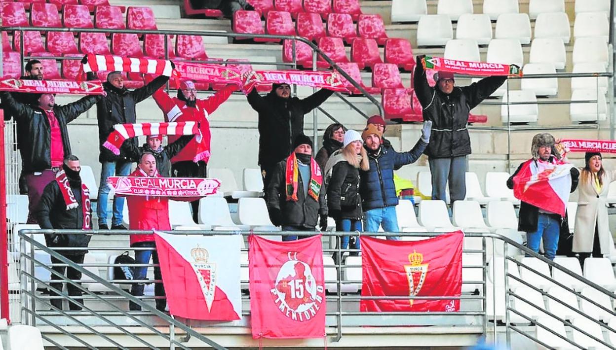 Aficionados granas en la reciente visita a Las Gaunas. 