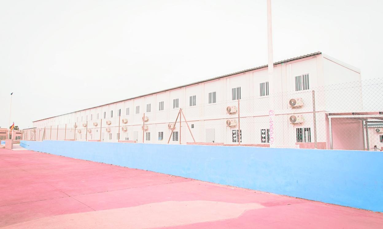 Barracones donde están los alumnos del Inmaculada y parte de los del futuro Colegio Número 14. 