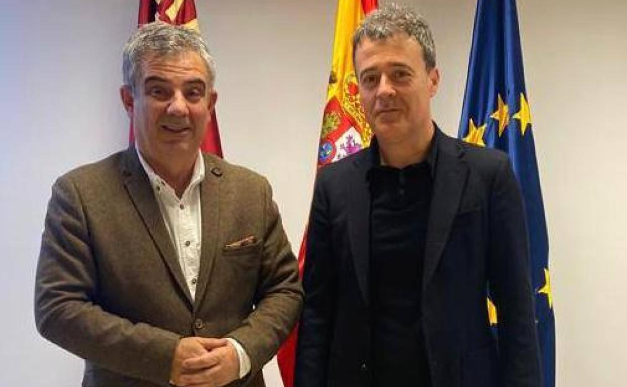 Juan María Vázquez y Pedro Luis Molina, tras la reunión. 