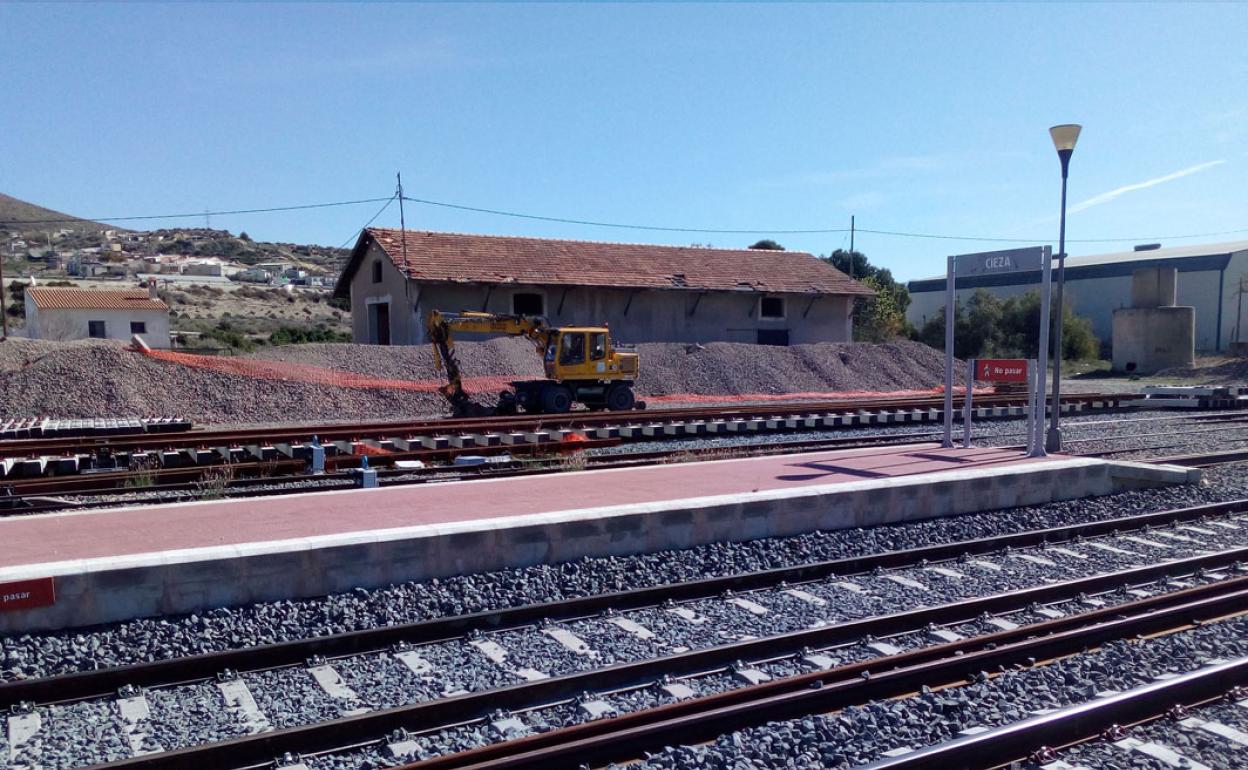 Imagen de archivo de los andenes en la estación de Cieza.