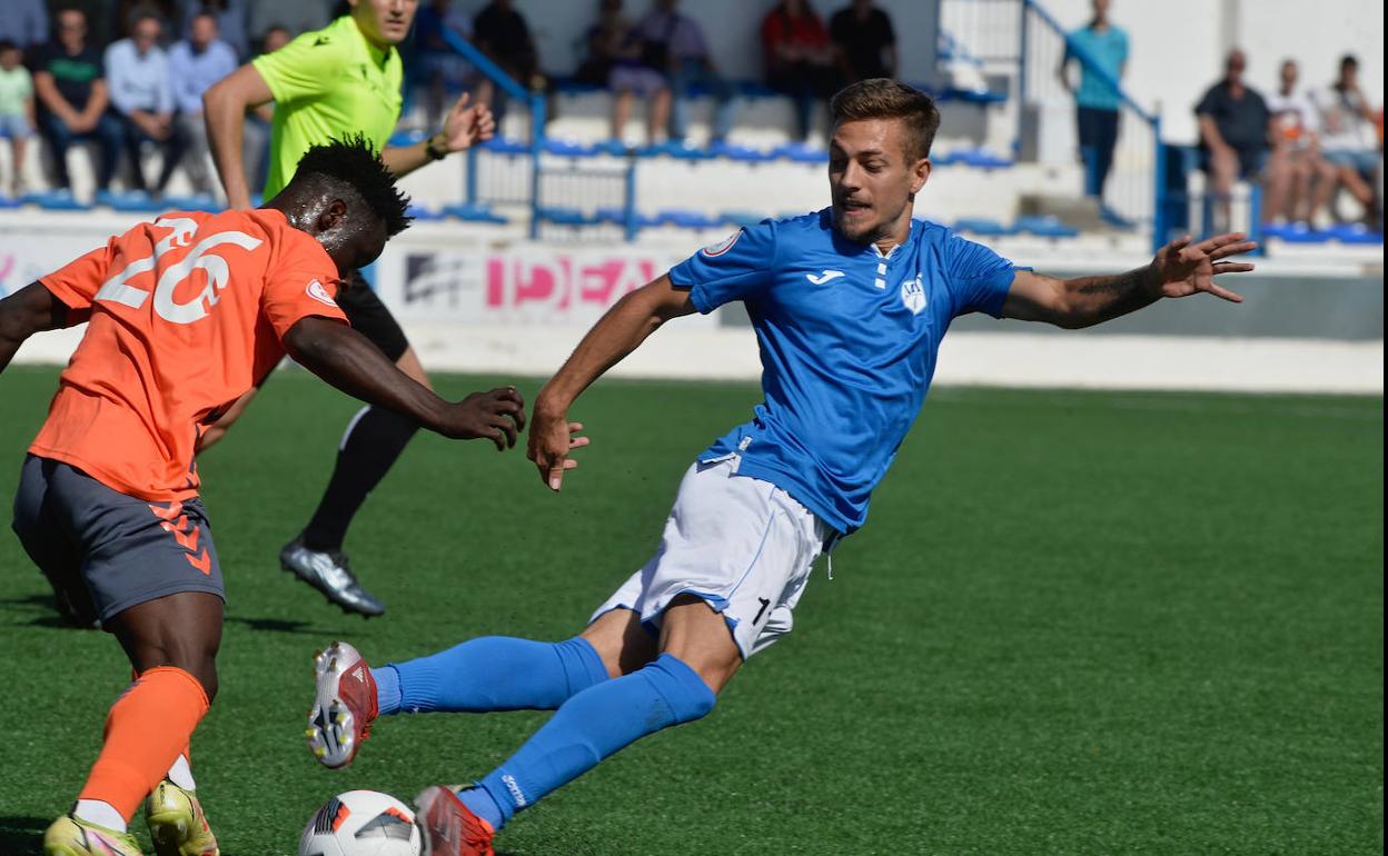 Partido entre el Mar Menor CF y el Antequera, en de octubre de 2022.