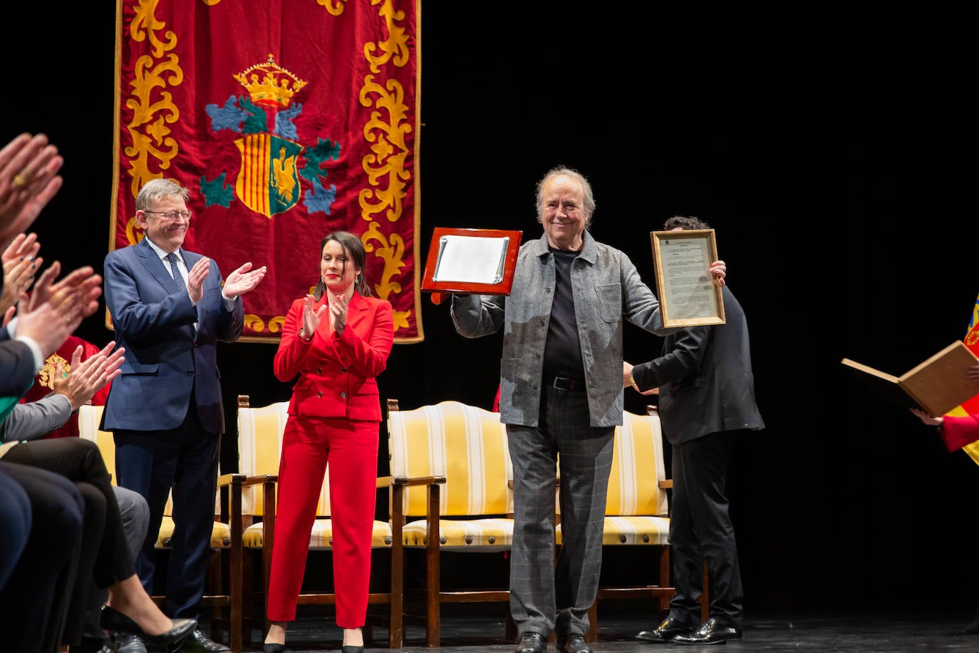 Fotos: Orihuela nombra Hijo Adoptivo a Serrat