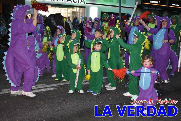 Las avenidas Prolongación y Gran Vía de Caravaca de la Cruz acogieron el Desfile de Carnaval de 2023. La creatividad, el colorido, la música y un ambiente festivo contrarrestaron las inclemencias meteorológicas. 