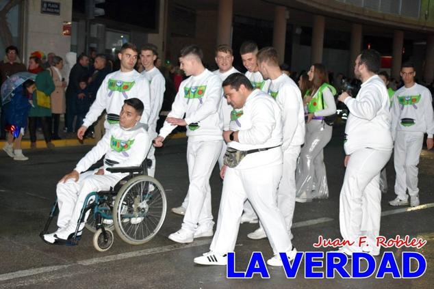 Las avenidas Prolongación y Gran Vía de Caravaca de la Cruz acogieron el Desfile de Carnaval de 2023. La creatividad, el colorido, la música y un ambiente festivo contrarrestaron las inclemencias meteorológicas. 