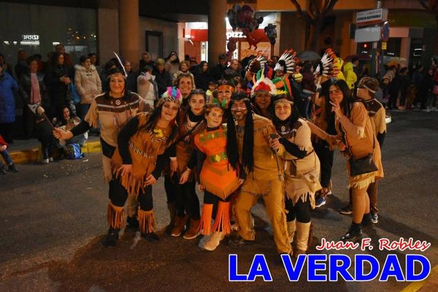 Las avenidas Prolongación y Gran Vía de Caravaca de la Cruz acogieron el Desfile de Carnaval de 2023. La creatividad, el colorido, la música y un ambiente festivo contrarrestaron las inclemencias meteorológicas. 