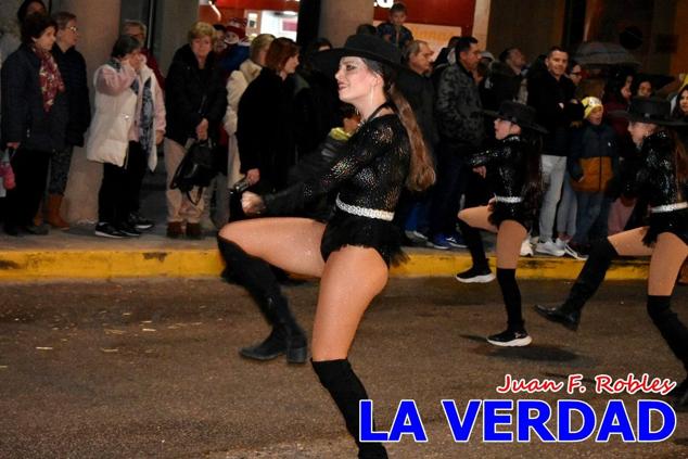 Las avenidas Prolongación y Gran Vía de Caravaca de la Cruz acogieron el Desfile de Carnaval de 2023. La creatividad, el colorido, la música y un ambiente festivo contrarrestaron las inclemencias meteorológicas. 