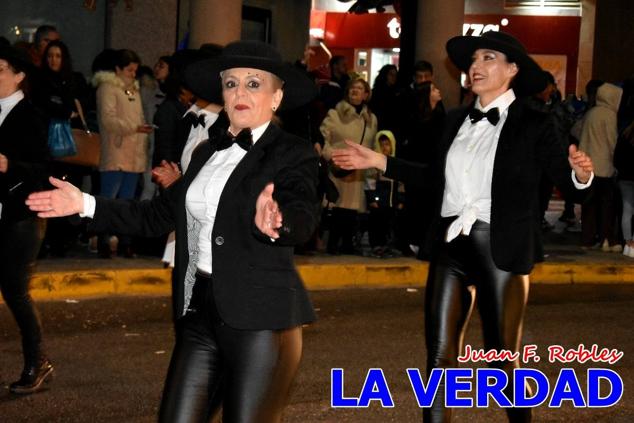 Las avenidas Prolongación y Gran Vía de Caravaca de la Cruz acogieron el Desfile de Carnaval de 2023. La creatividad, el colorido, la música y un ambiente festivo contrarrestaron las inclemencias meteorológicas. 